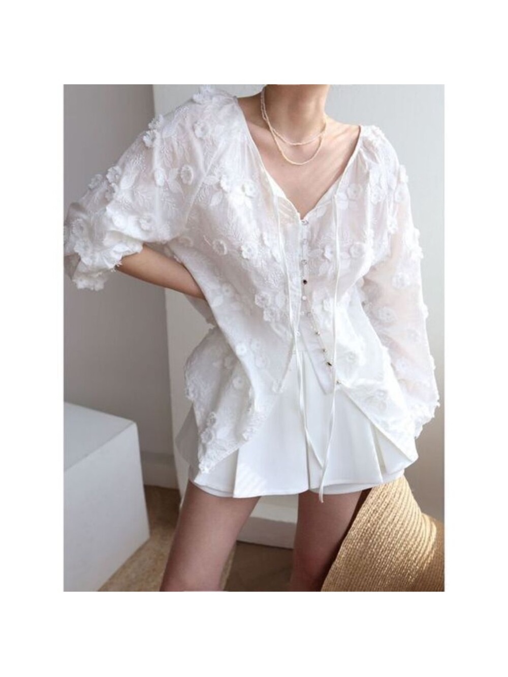 COMMENSE | White Floral Embroidered Lightweight Button-Up Top - Picture 4 of 7